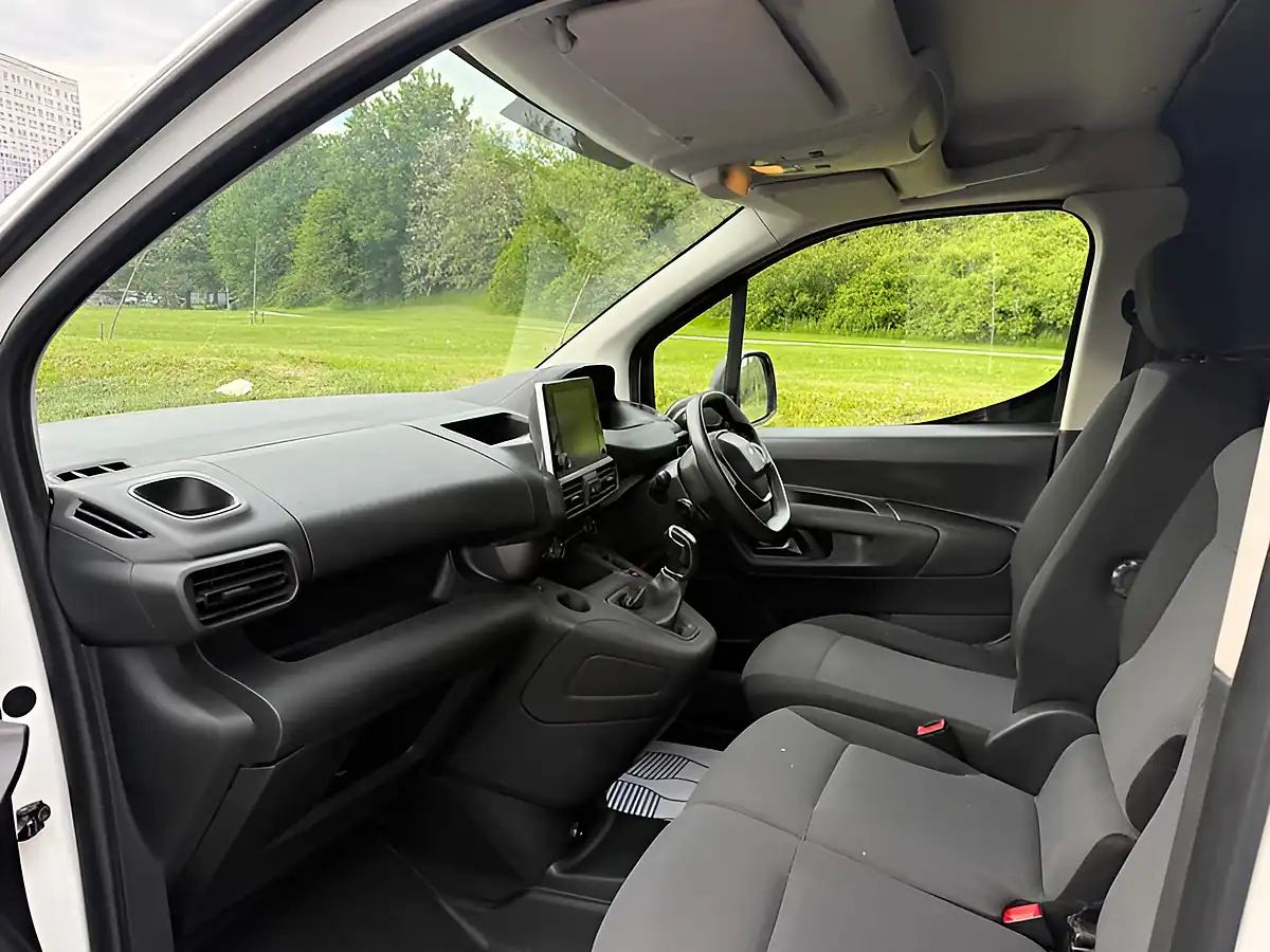 Used 2019 Peugeot Partner Professional Standard White - Interior and Exterior details 9