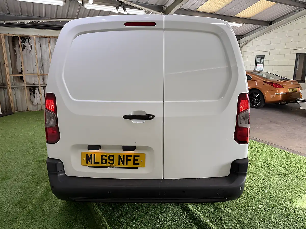 Used 2019 Peugeot Partner Professional Standard White - Interior and Exterior details 10