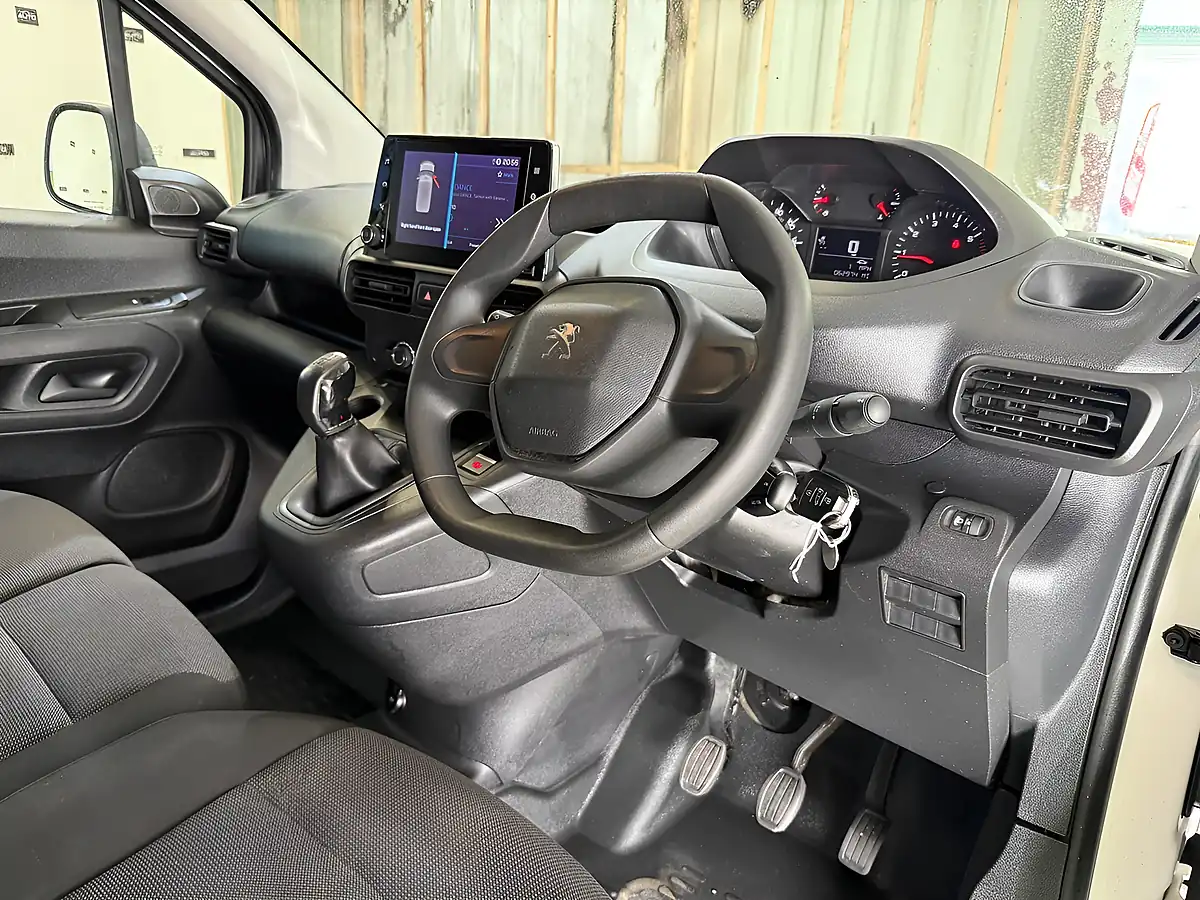 Used 2019 Peugeot Partner Professional Standard White - Interior and Exterior details 11