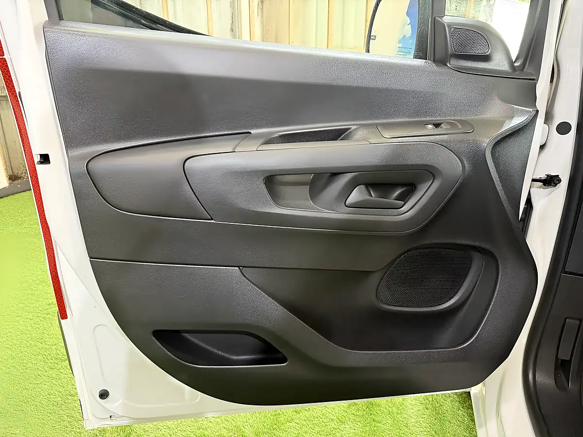 Used 2019 Peugeot Partner Professional Standard White - Interior and Exterior details 17