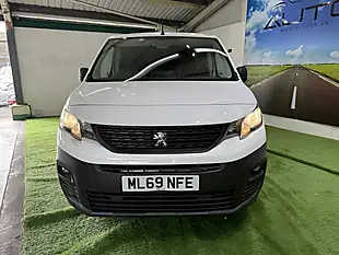 Used 2019 Peugeot Partner Professional Standard White - Interior and Exterior details 4