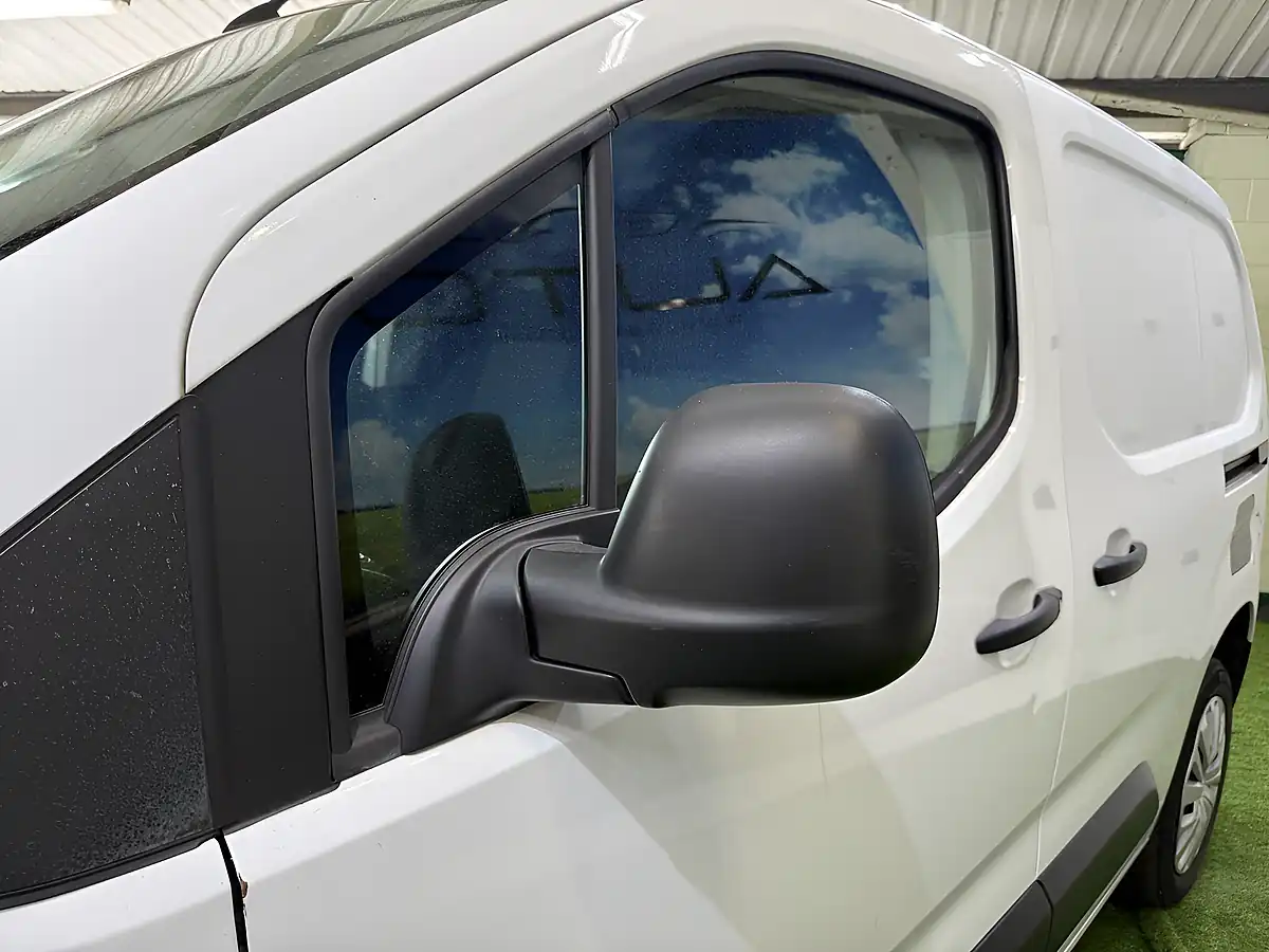 Used 2019 Peugeot Partner Professional Standard White - Interior and Exterior details 6