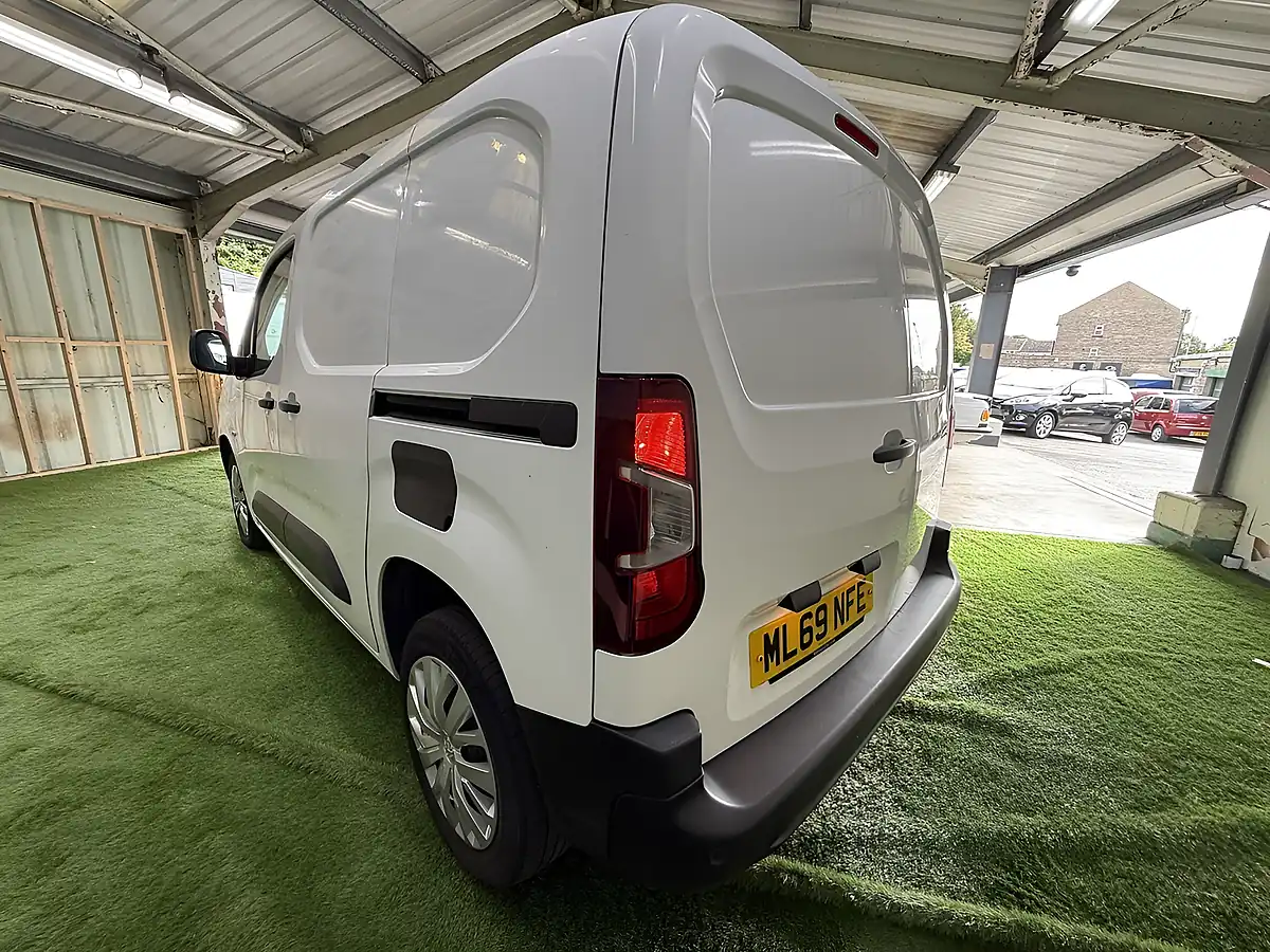 Used 2019 Peugeot Partner Professional Standard White - Interior and Exterior details 7