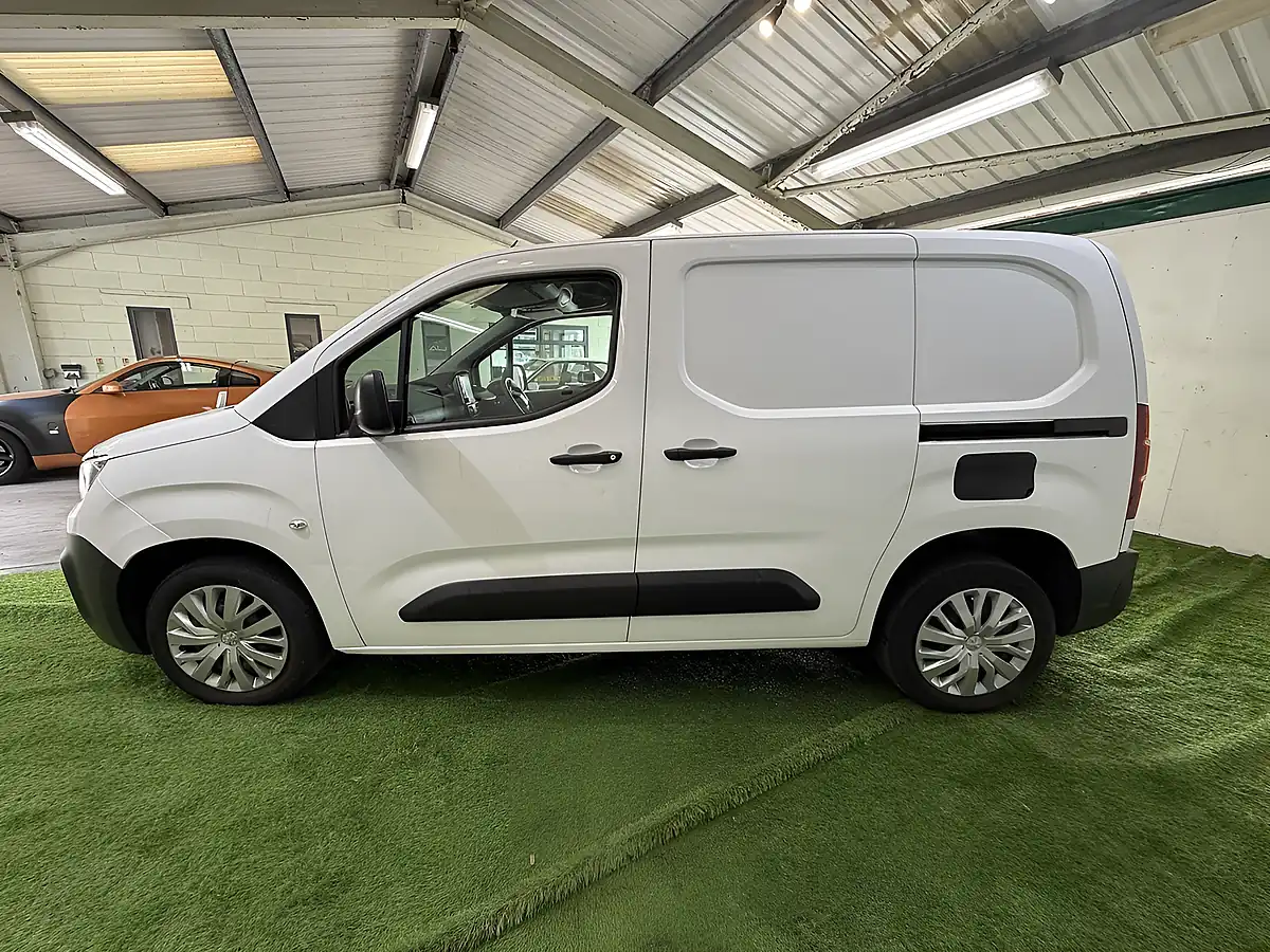 Used 2019 Peugeot Partner Professional Standard White - Interior and Exterior details 9