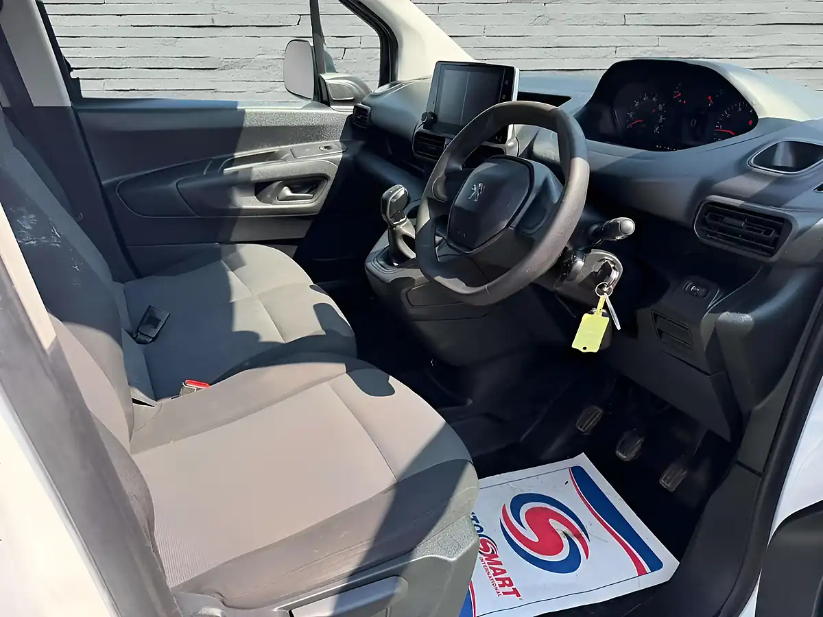 Used 2019 Peugeot Partner Professional Standard White - Interior and Exterior details 13