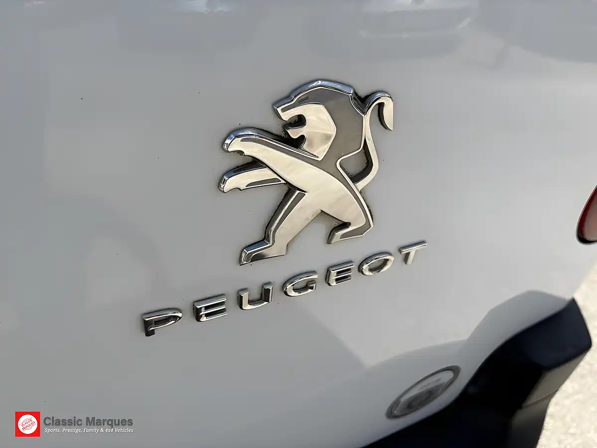 Used 2019 Peugeot Partner Professional Standard White - Interior and Exterior details 10