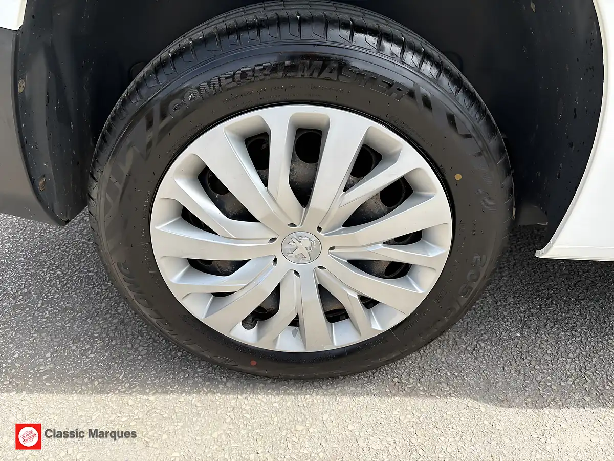Used 2019 Peugeot Partner Professional Standard White - Interior and Exterior details 20