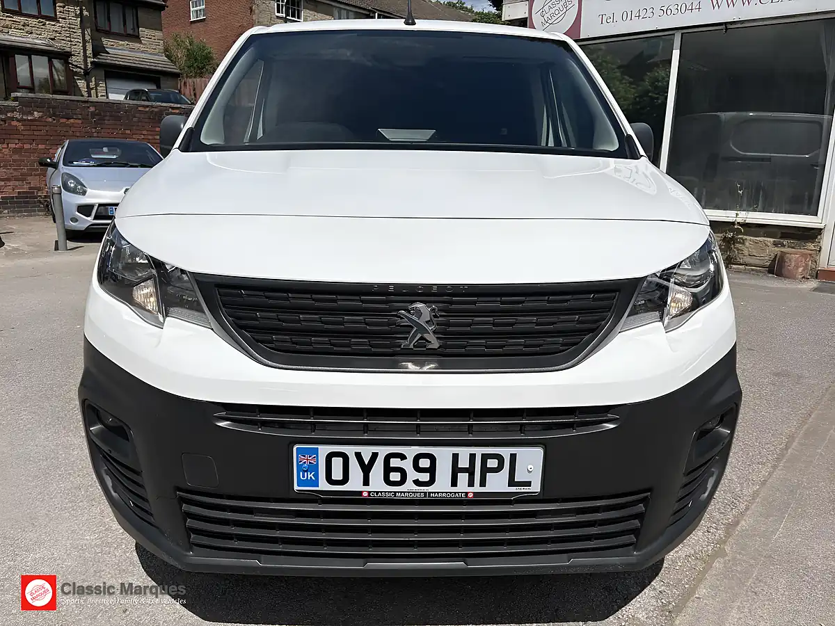 Used 2019 Peugeot Partner Professional Standard White - Interior and Exterior details 5