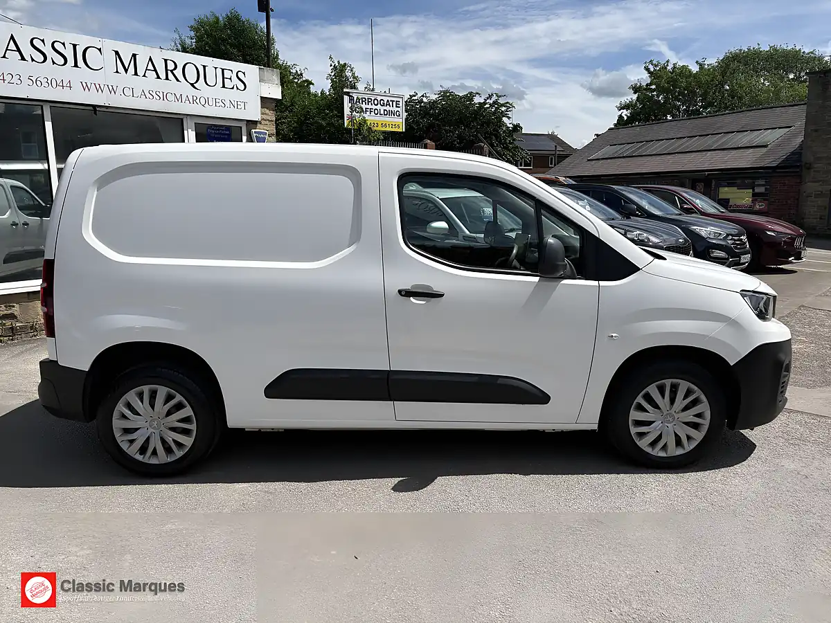 Used 2019 Peugeot Partner Professional Standard White - Interior and Exterior details 7