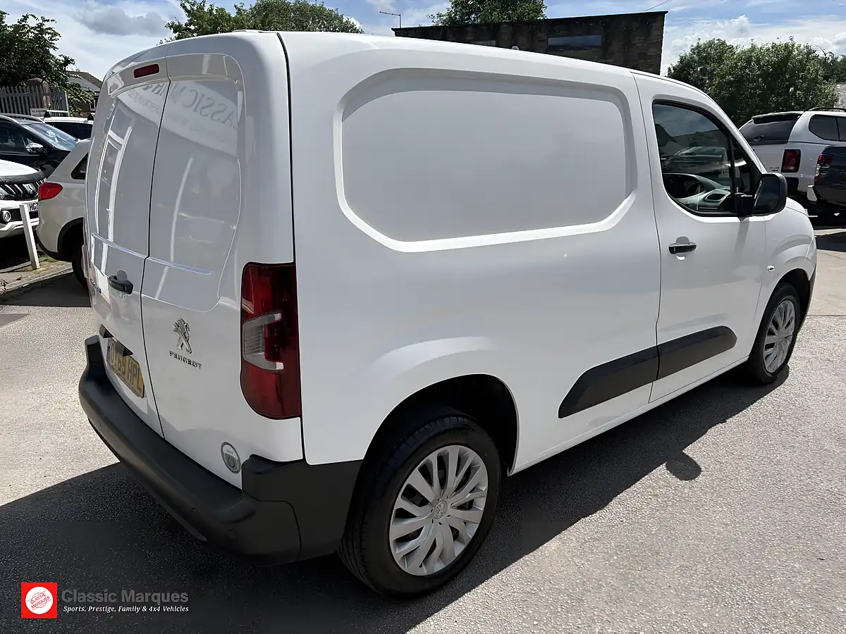 Used 2019 Peugeot Partner Professional Standard White - Interior and Exterior details 8