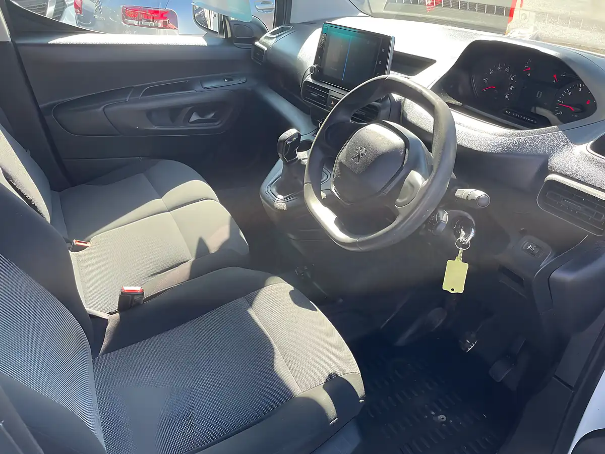 Used 2019 Peugeot Partner Professional Standard White - Interior and Exterior details 11
