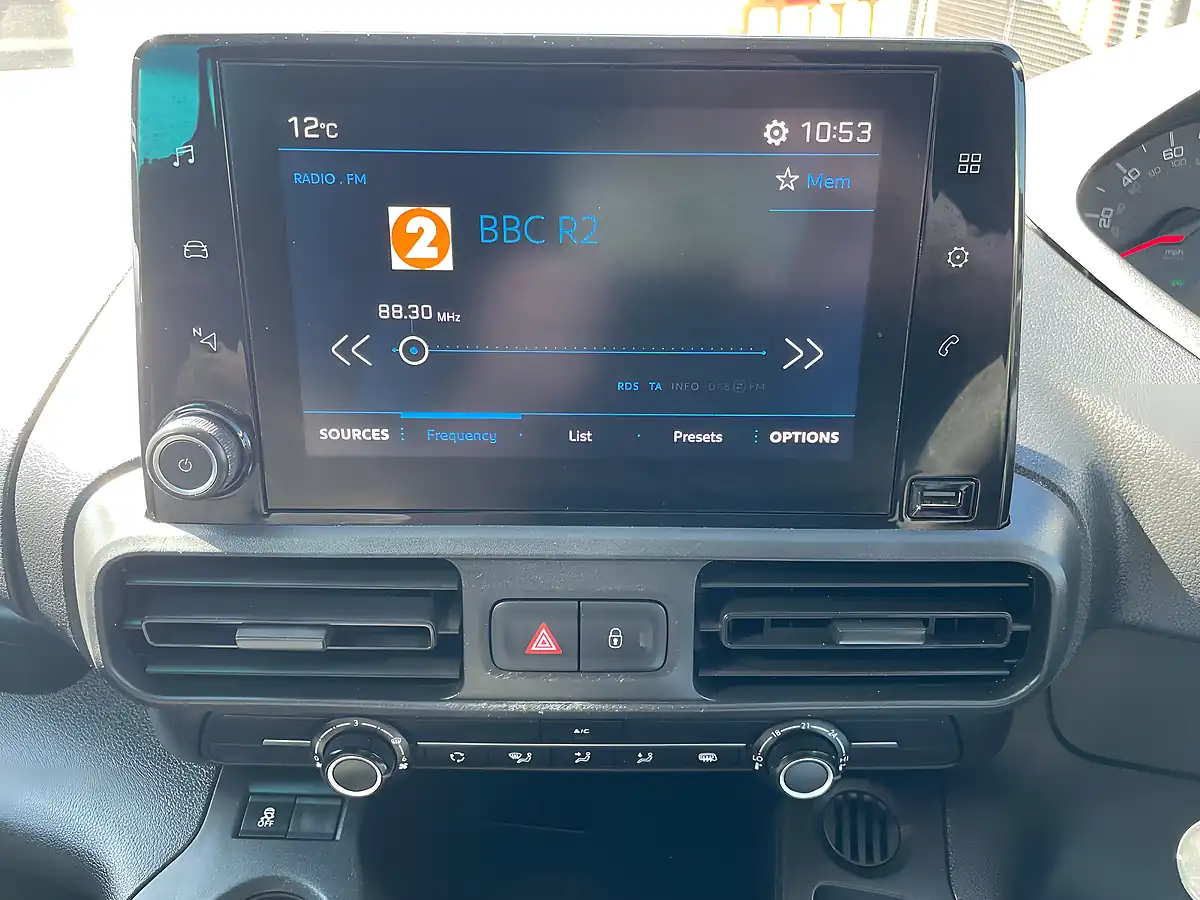 Used 2019 Peugeot Partner Professional Standard White - Interior and Exterior details 13