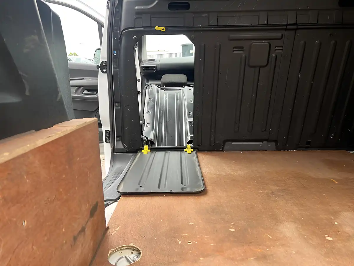 Used 2019 Peugeot Partner Professional Standard White - Interior and Exterior details 11