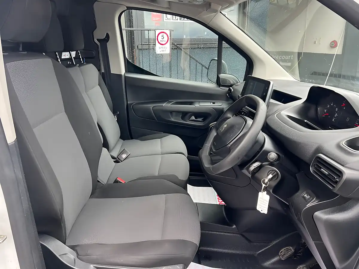 Used 2019 Peugeot Partner Professional Standard White - Interior and Exterior details 12