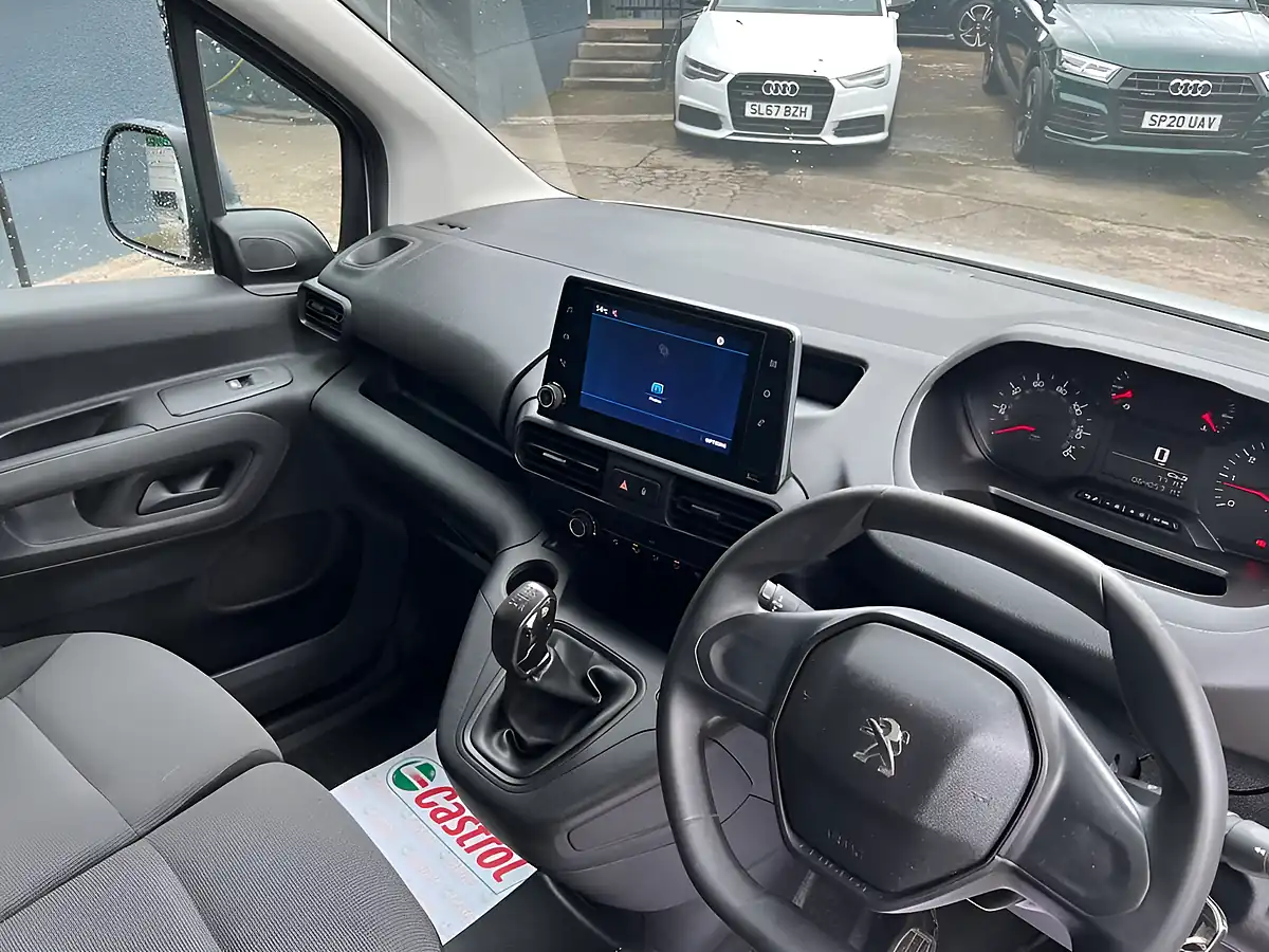 Used 2019 Peugeot Partner Professional Standard White - Interior and Exterior details 13