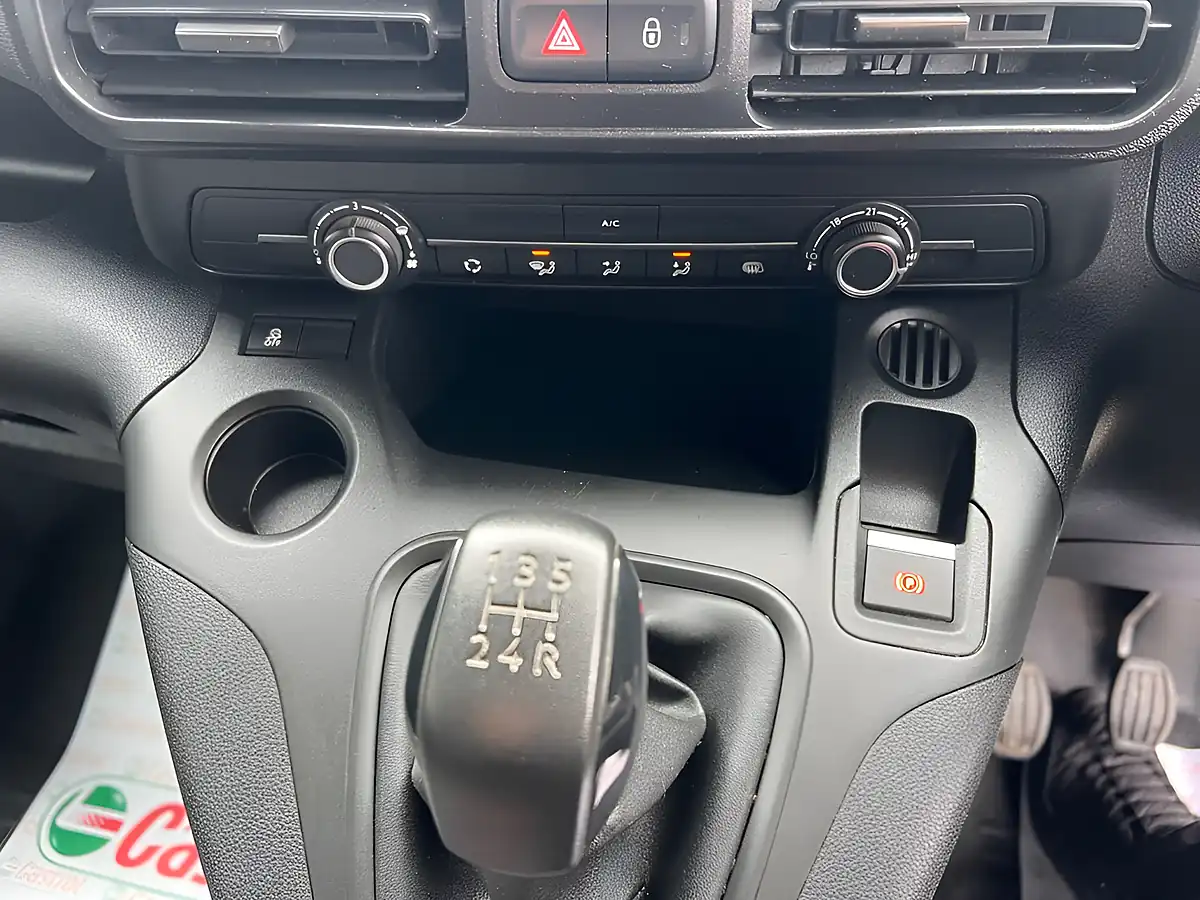 Used 2019 Peugeot Partner Professional Standard White - Interior and Exterior details 14