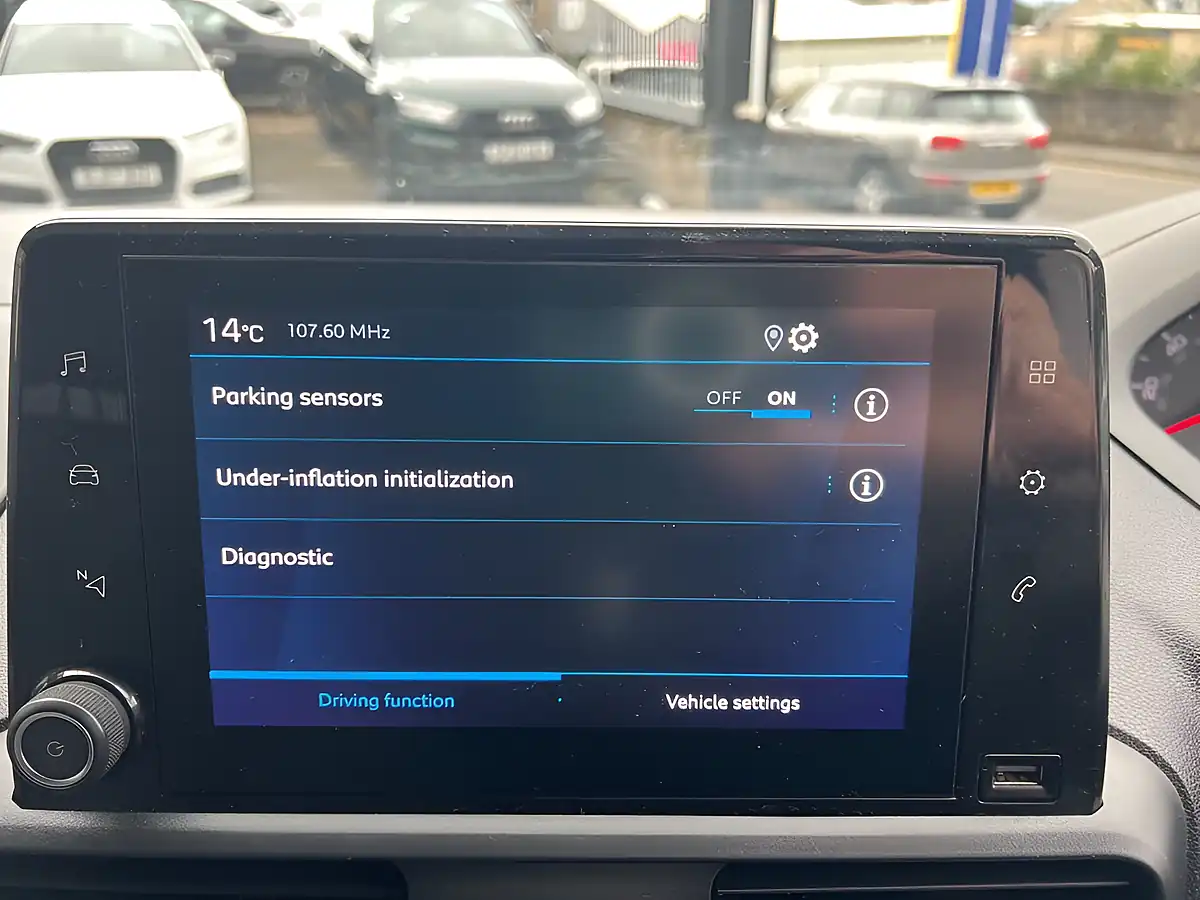 Used 2019 Peugeot Partner Professional Standard White - Interior and Exterior details 18