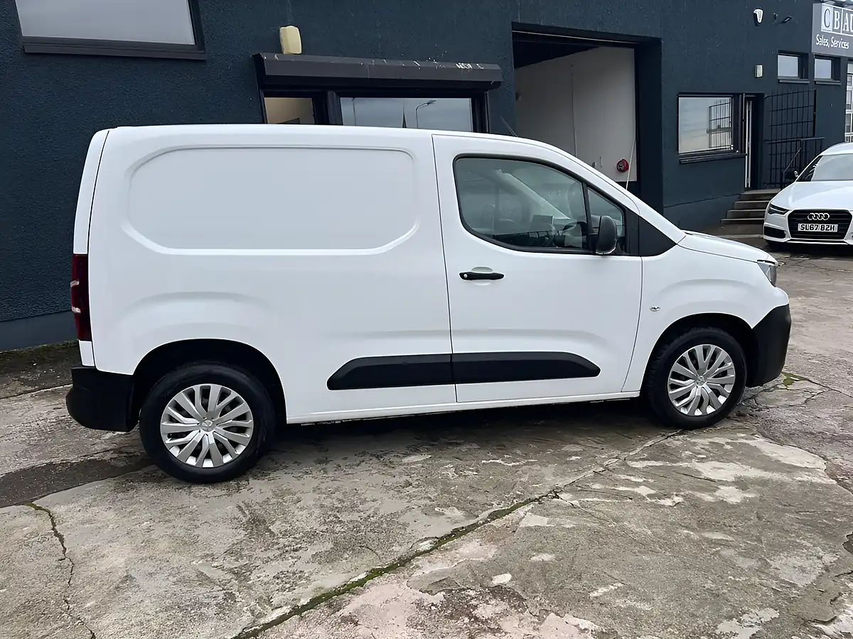 Used 2019 Peugeot Partner Professional Standard White - Interior and Exterior details 3