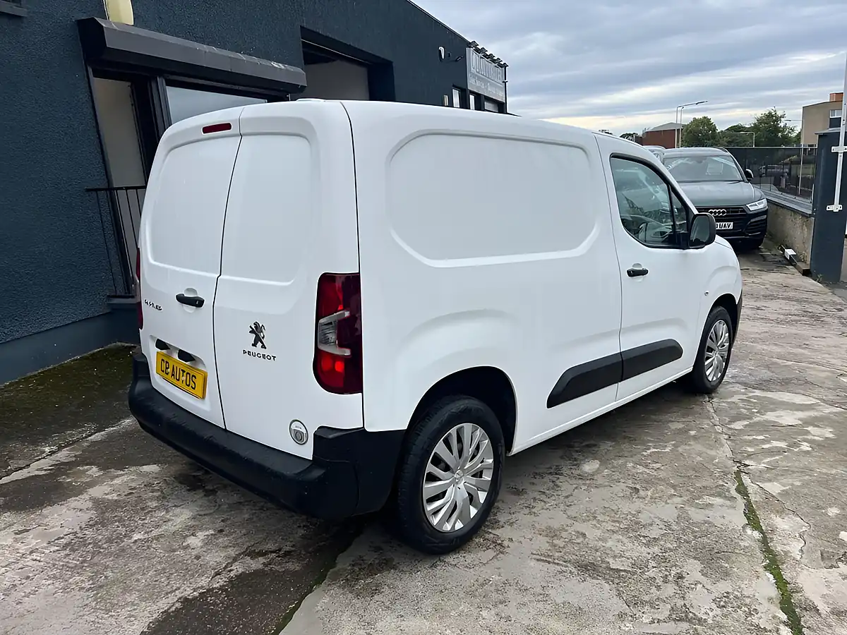 Used 2019 Peugeot Partner Professional Standard White - Interior and Exterior details 4