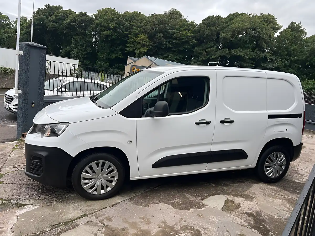 Used 2019 Peugeot Partner Professional Standard White - Interior and Exterior details 7
