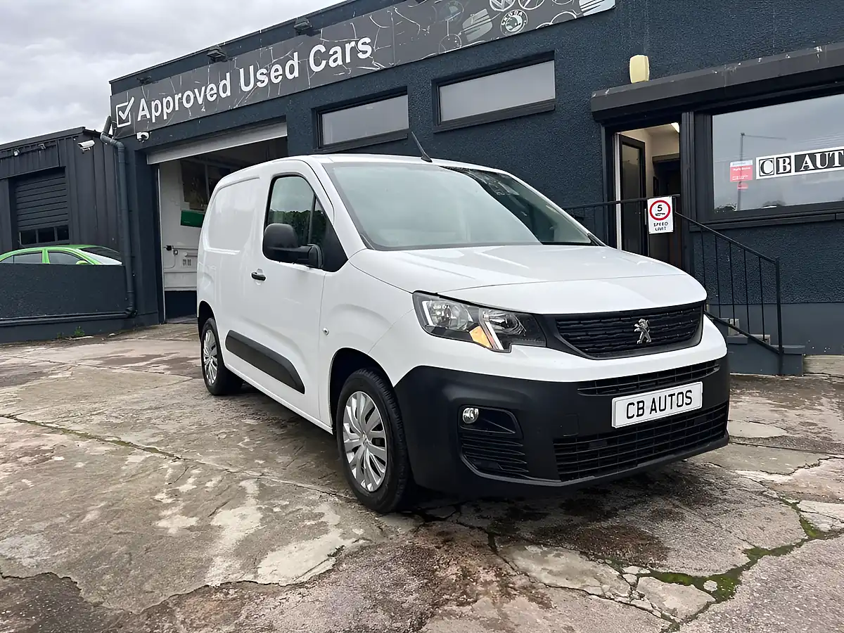 Used 2019 Peugeot Partner Professional Standard White - Interior and Exterior details 9