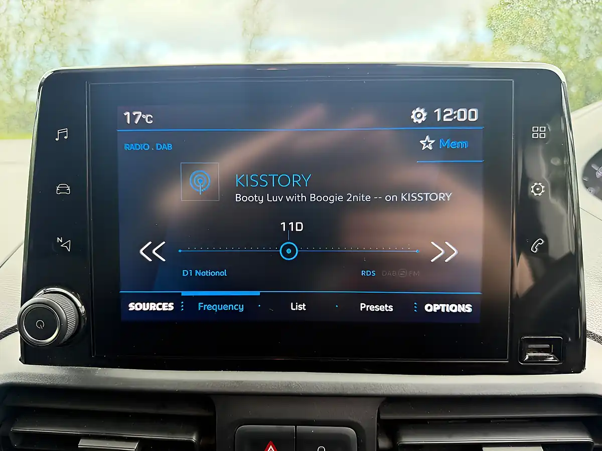 Used 2019 Peugeot Partner Professional Standard White - Interior and Exterior details 12