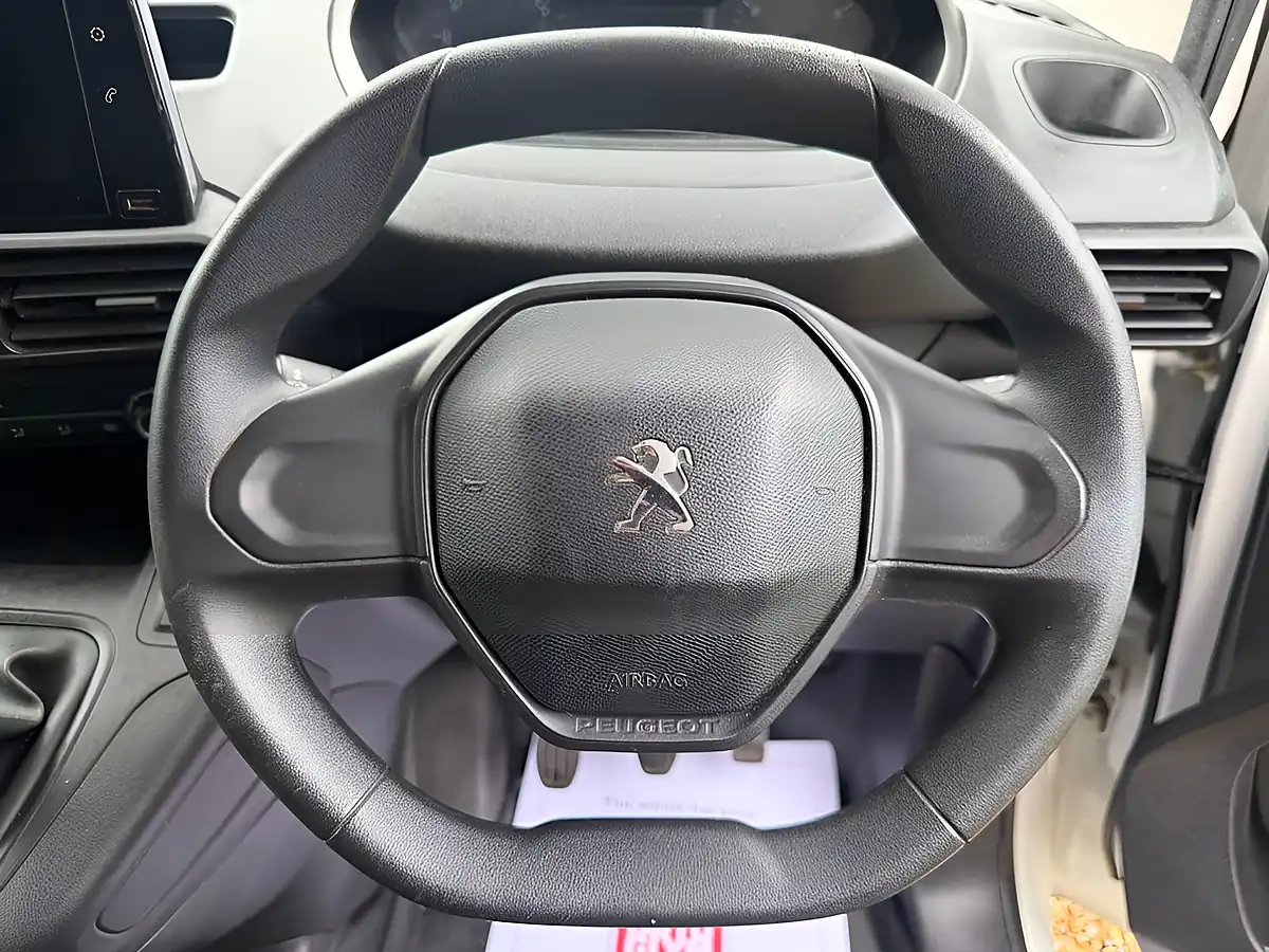 Used 2019 Peugeot Partner Professional Standard White - Interior and Exterior details 13