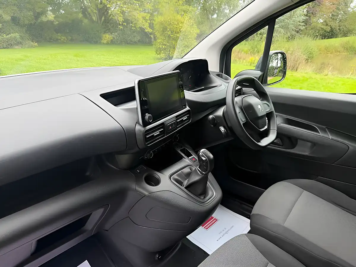 Used 2019 Peugeot Partner Professional Standard White - Interior and Exterior details 14