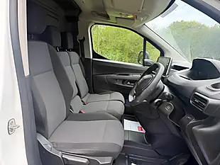 Used 2019 Peugeot Partner Professional Standard White - Interior and Exterior details 15