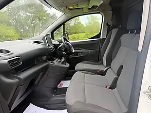 Used 2019 Peugeot Partner Professional Standard White - Interior and Exterior details 17