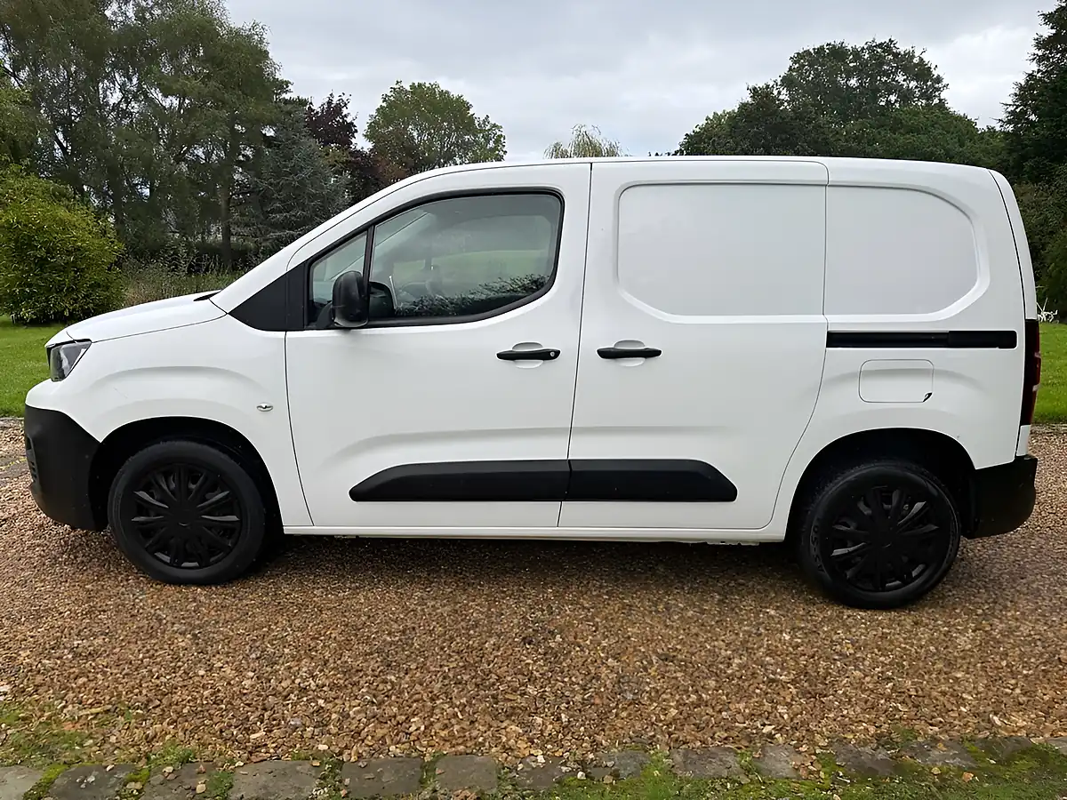 Used 2019 Peugeot Partner Professional Standard White - Interior and Exterior details 2