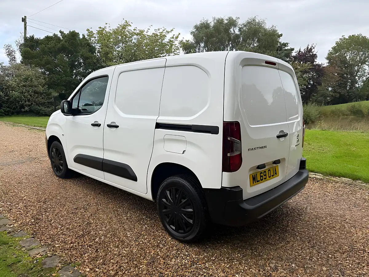 Used 2019 Peugeot Partner Professional Standard White - Interior and Exterior details 3