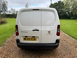 Used 2019 Peugeot Partner Professional Standard White - Interior and Exterior details 4