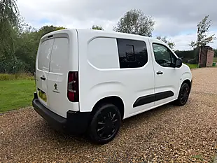 Used 2019 Peugeot Partner Professional Standard White - Interior and Exterior details 5