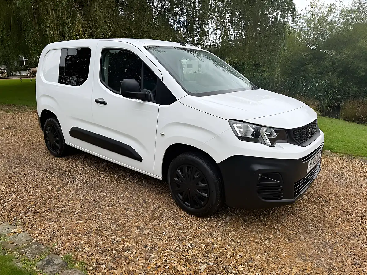 Used 2019 Peugeot Partner Professional Standard White - Interior and Exterior details 7