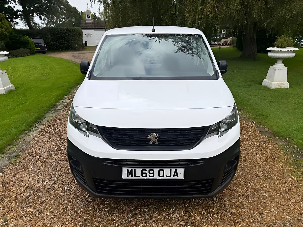 Used 2019 Peugeot Partner Professional Standard White - Interior and Exterior details 8