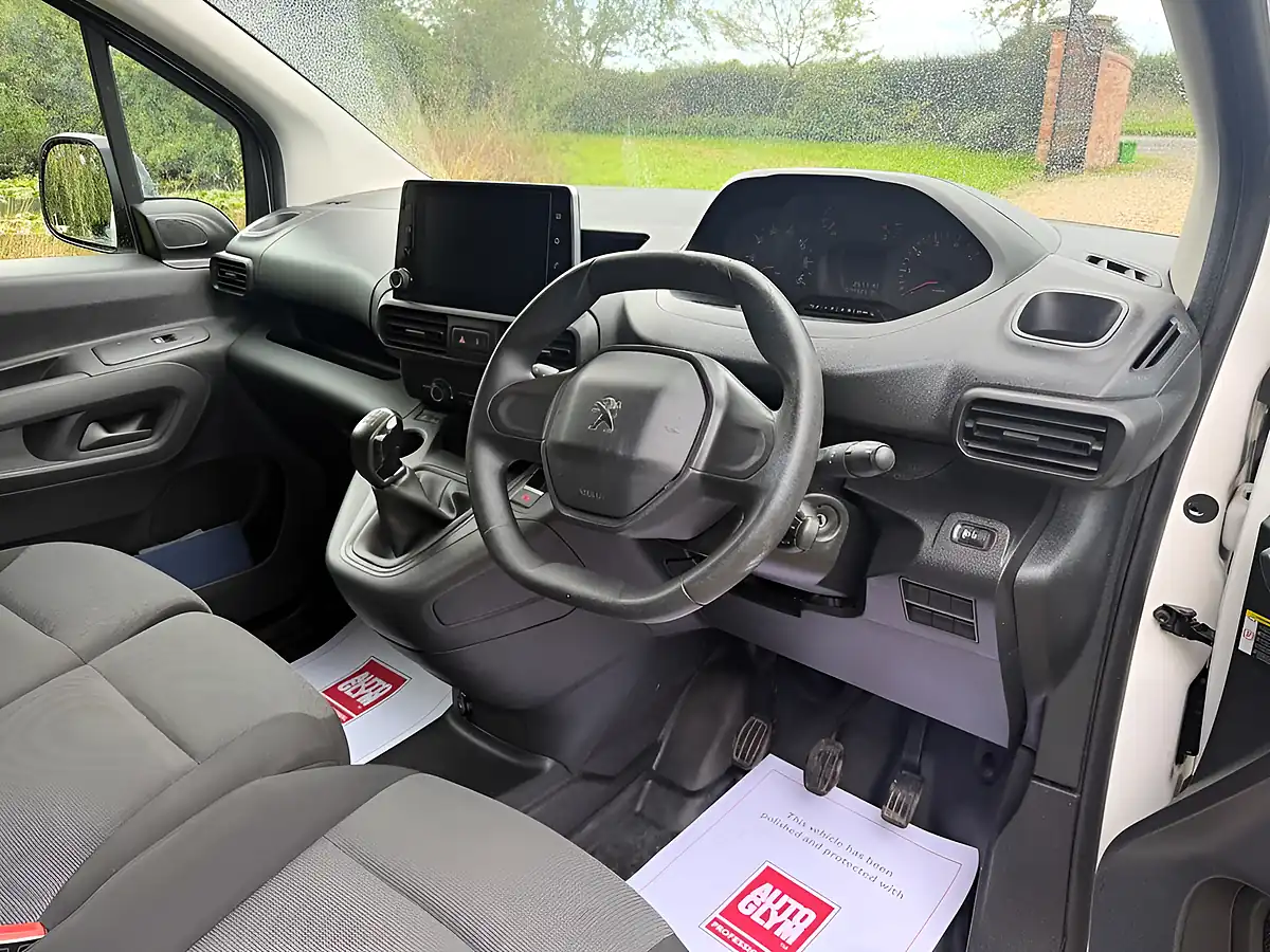 Used 2019 Peugeot Partner Professional Standard White - Interior and Exterior details 9