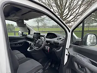Used 2019 Peugeot Partner Professional White - Interior and Exterior details 14