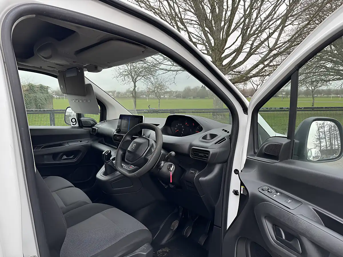 Used 2019 Peugeot Partner Professional White - Interior and Exterior details 14