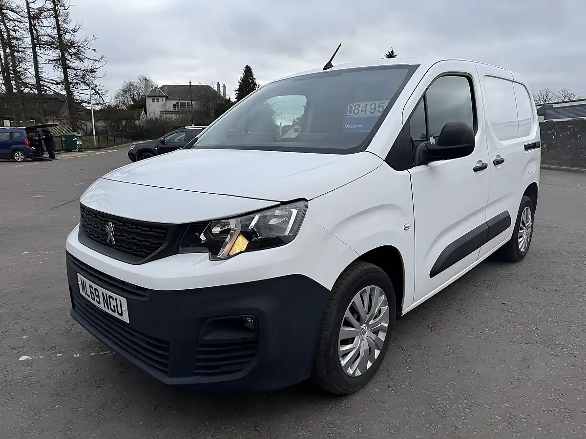 Used 2019 Peugeot Partner Professional White - Interior and Exterior details 3