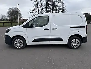 Used 2019 Peugeot Partner Professional White - Interior and Exterior details 4