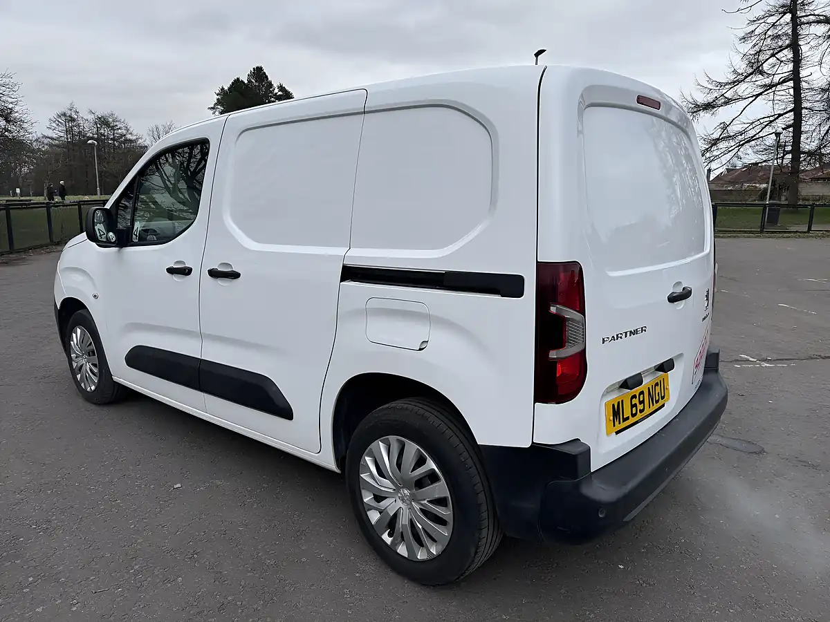 Used 2019 Peugeot Partner Professional White - Interior and Exterior details 5