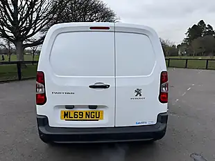 Used 2019 Peugeot Partner Professional White - Interior and Exterior details 6