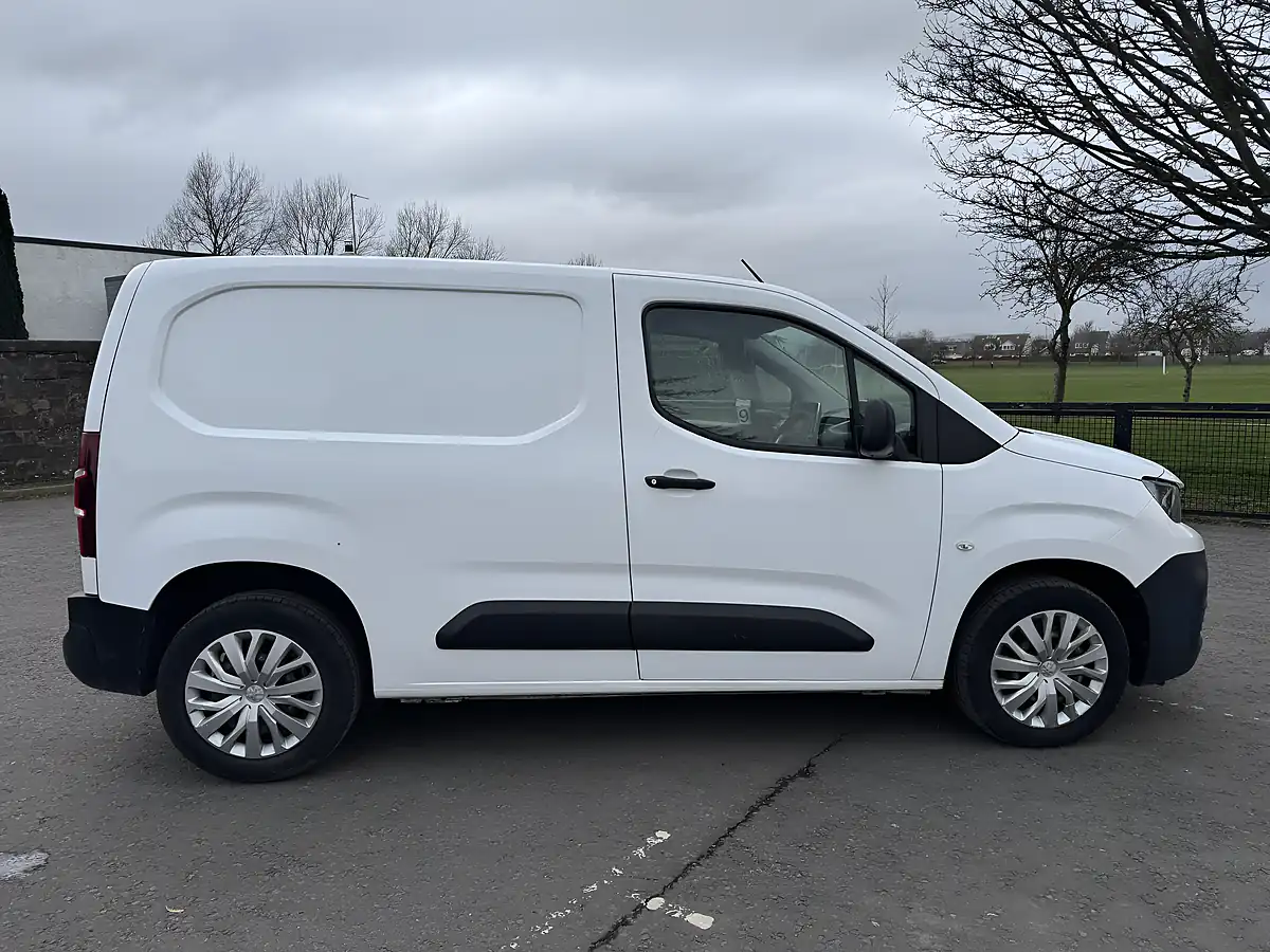 Used 2019 Peugeot Partner Professional White - Interior and Exterior details 8