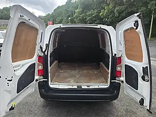 Used 2019 Peugeot Partner Professional White - Interior and Exterior details 10