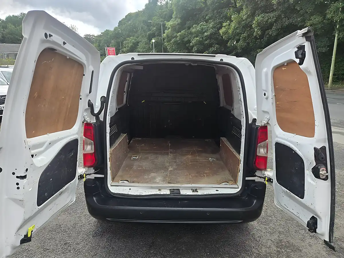 Used 2019 Peugeot Partner Professional White - Interior and Exterior details 10