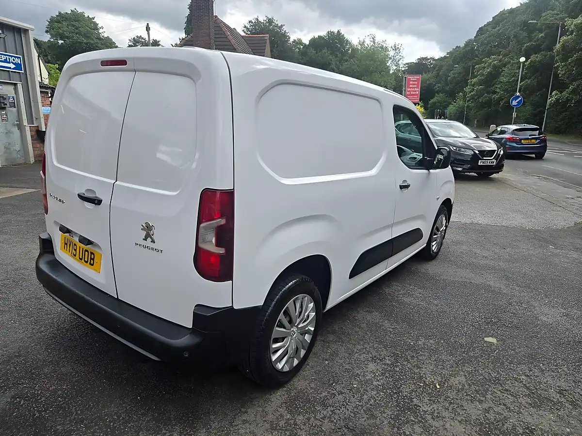 Used 2019 Peugeot Partner Professional White - Interior and Exterior details 11