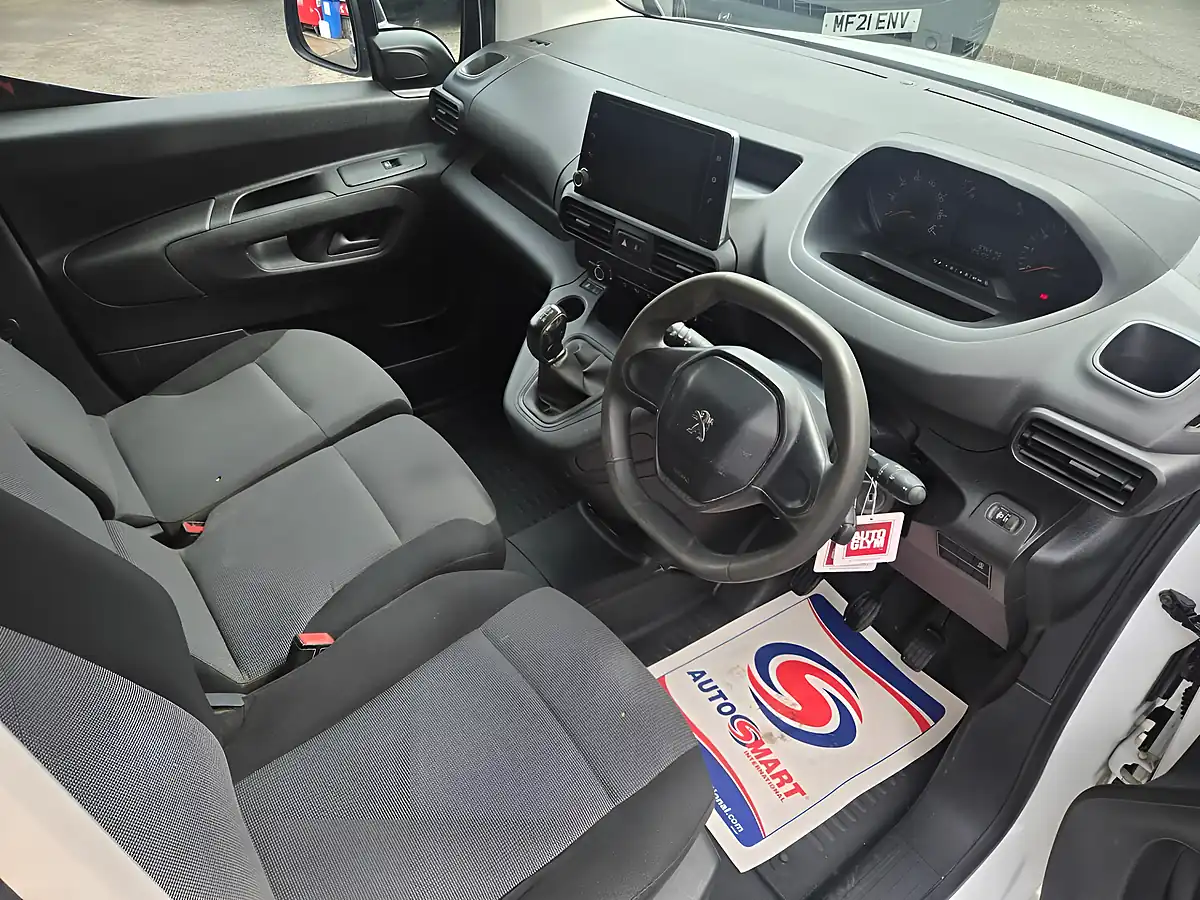 Used 2019 Peugeot Partner Professional White - Interior and Exterior details 13