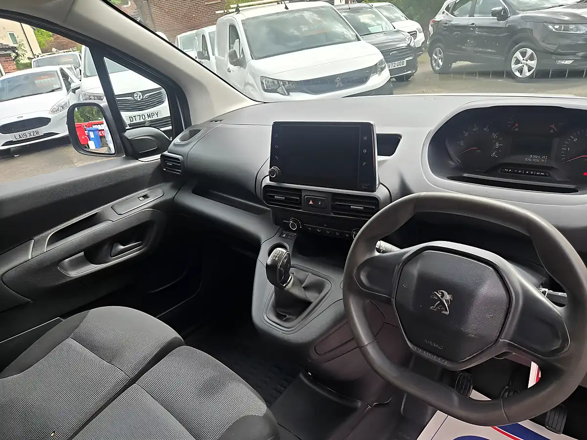 Used 2019 Peugeot Partner Professional White - Interior and Exterior details 15