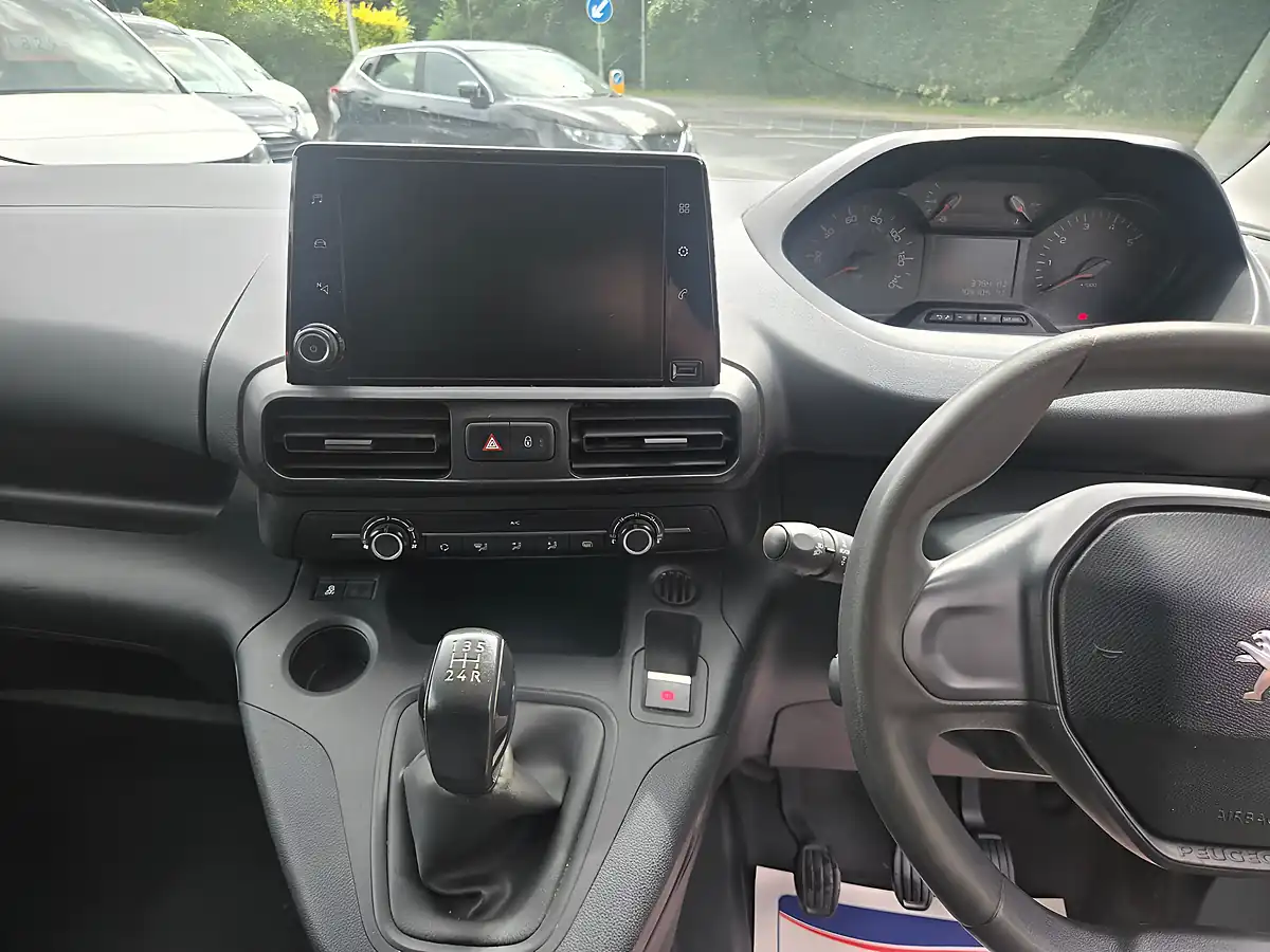 Used 2019 Peugeot Partner Professional White - Interior and Exterior details 16